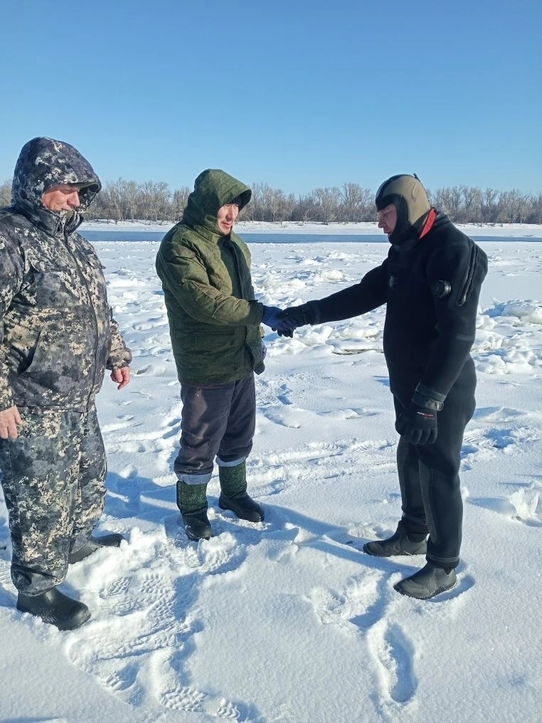 В Астраханской области спасли мужчину на реке Енотаевка