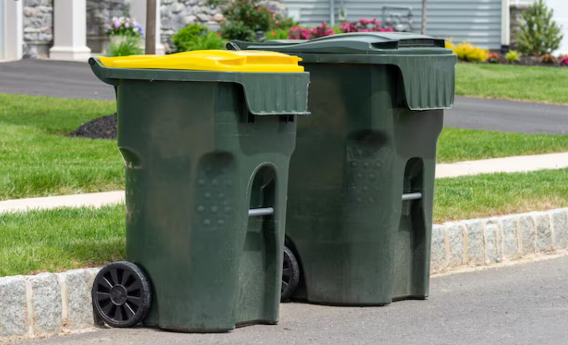 Изобретатель разогнал мусорный бак до 88 км/ч и поставил рекорд