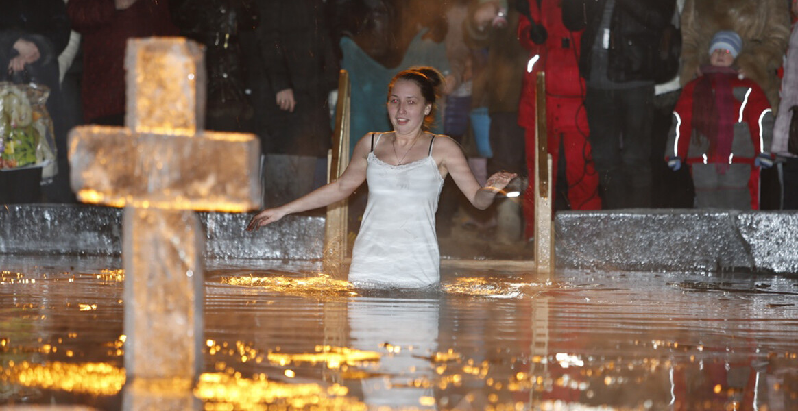 Доктор Мясников предупредил об опасности купания в проруби