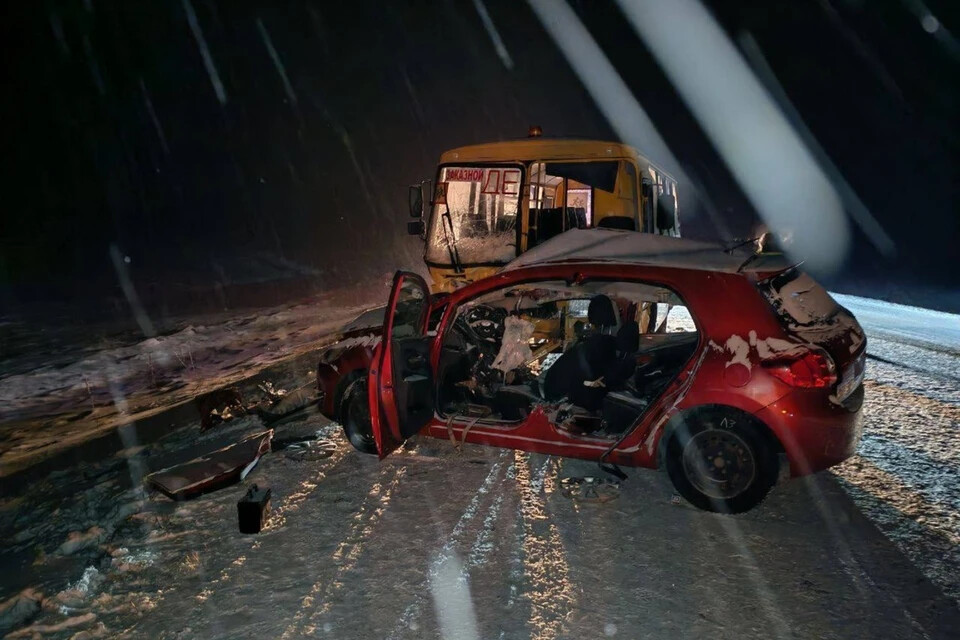 Под Минусинском смертельное ДТП со школьным автобусом мог спровоцировать третий автомобиль