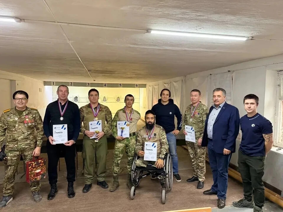 В Астрахани на одном рубеже встретились ветераны спортсмены и школьники