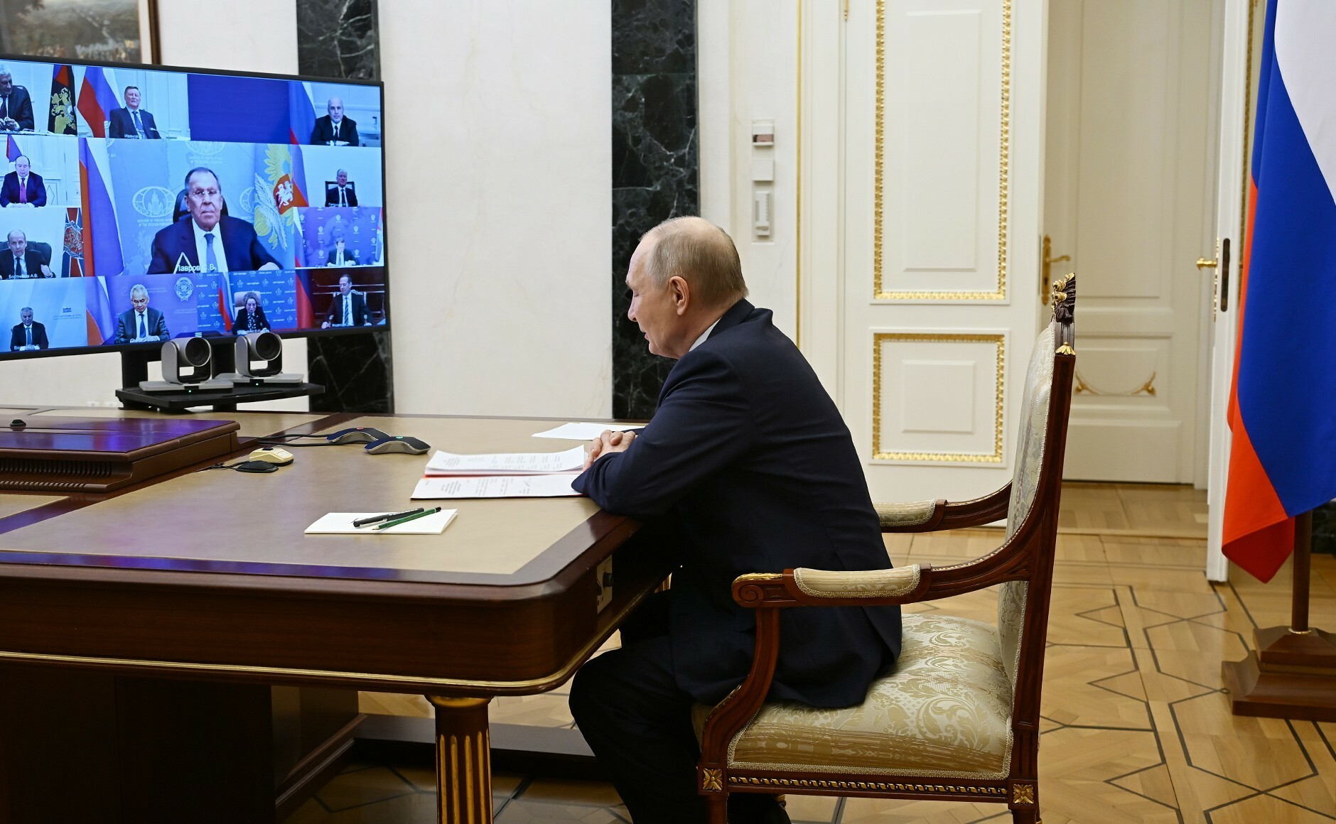 Владимир Путин провел онлайн-встречу с Совбезом РФ