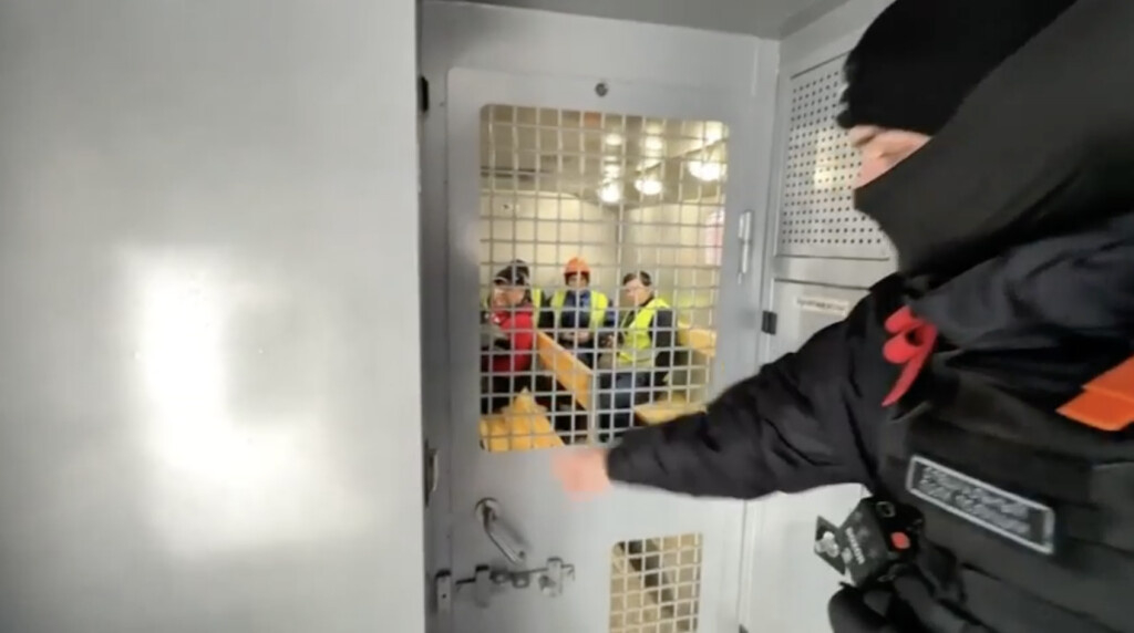 Полиция Санкт-Петербурга задержала 25 мигрантов при проверке в сети магазинов