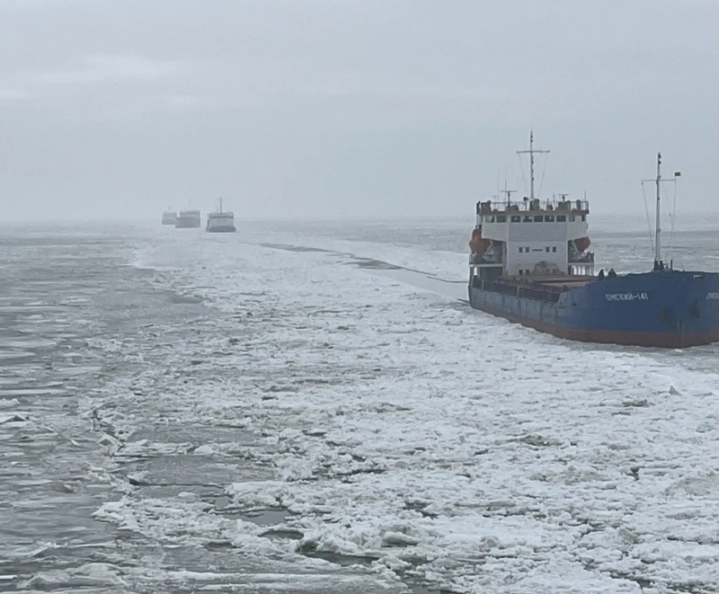 Ледоколы провели почти 500 судов в Астраханской области