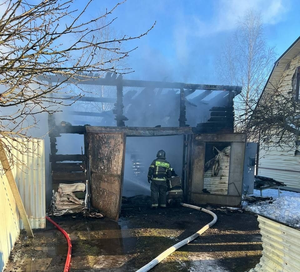 За сутки в Ленобласти пожарные потушили 13 пожаров