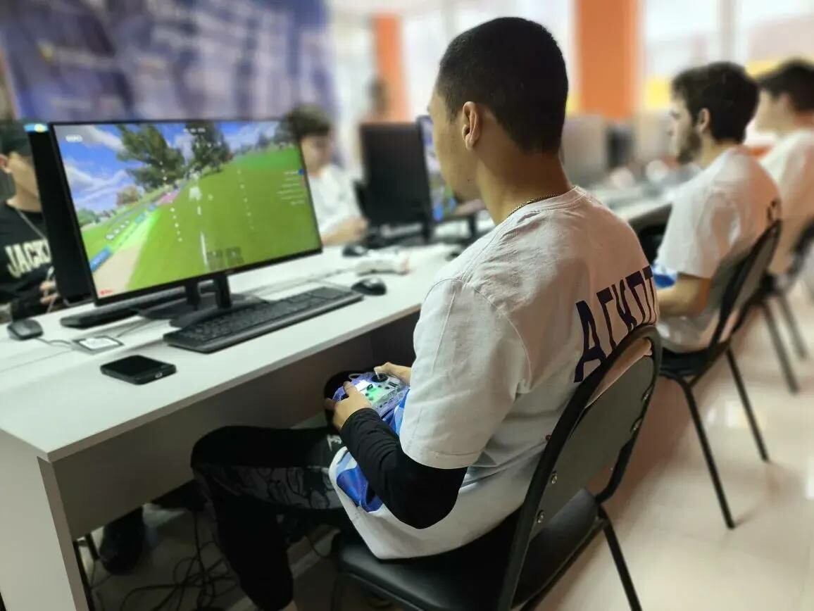 Астраханские студенты ведут упорную борьбу за лидерство в гонках дронов