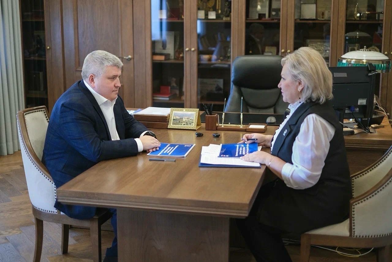 Дронов анонсировал меры поддержки для новгородских учителей и водителей