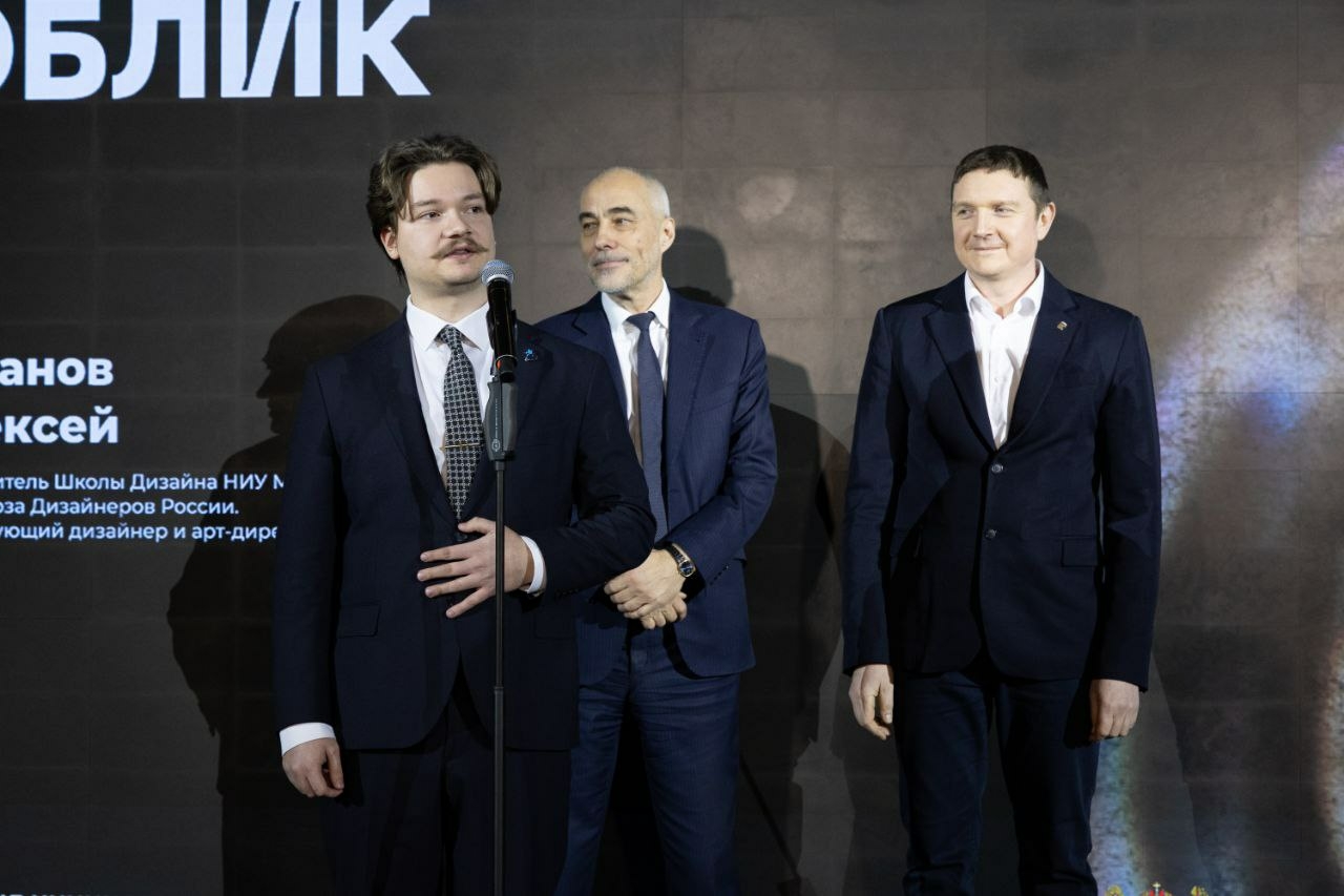 Денис Минкин вручил награды победителям конкурса дизайна проездных билетов