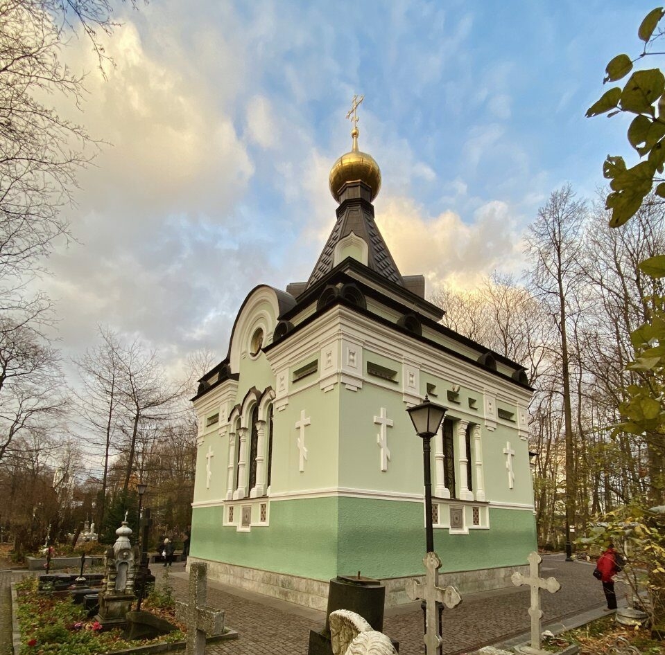 В Петербурге выстроилась очередь к часовне Ксении Петербургской