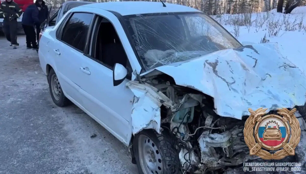 В Башкирии женщина погибла в ДТП с двумя легковыми авто