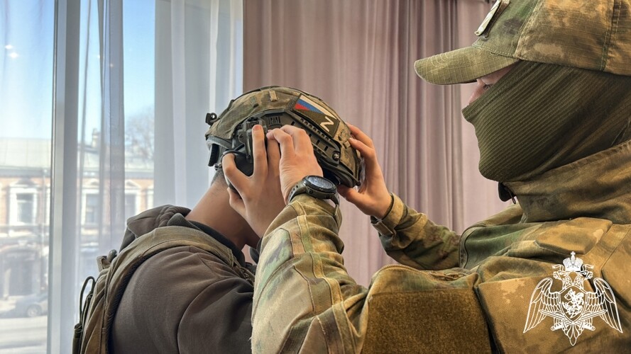 Росгвардейцы провели «Урок мужества» для астраханских студентов