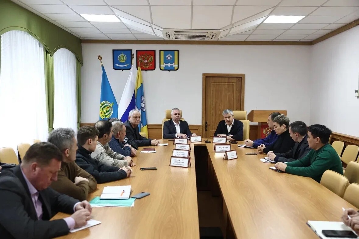 Михаил Богомолов провел выездное совещание в Наримановском районе по вопросам ЖКХ