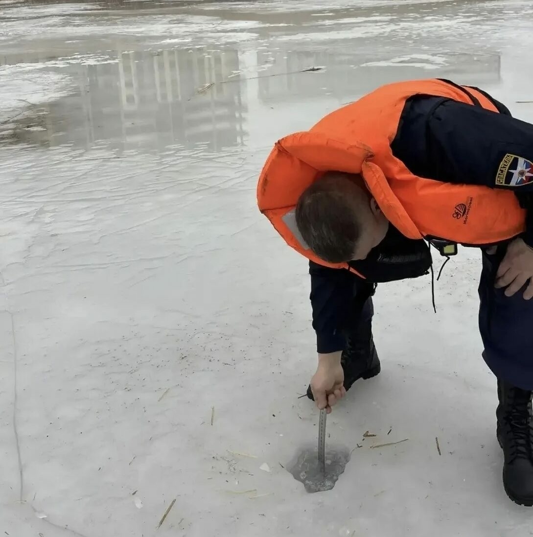Спасатели Астрахани предупредили о смертельной опасности выхода на лед