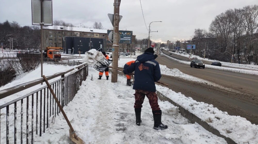 Костромские дорожники активизировали вывоз снега с мостов и путепроводов