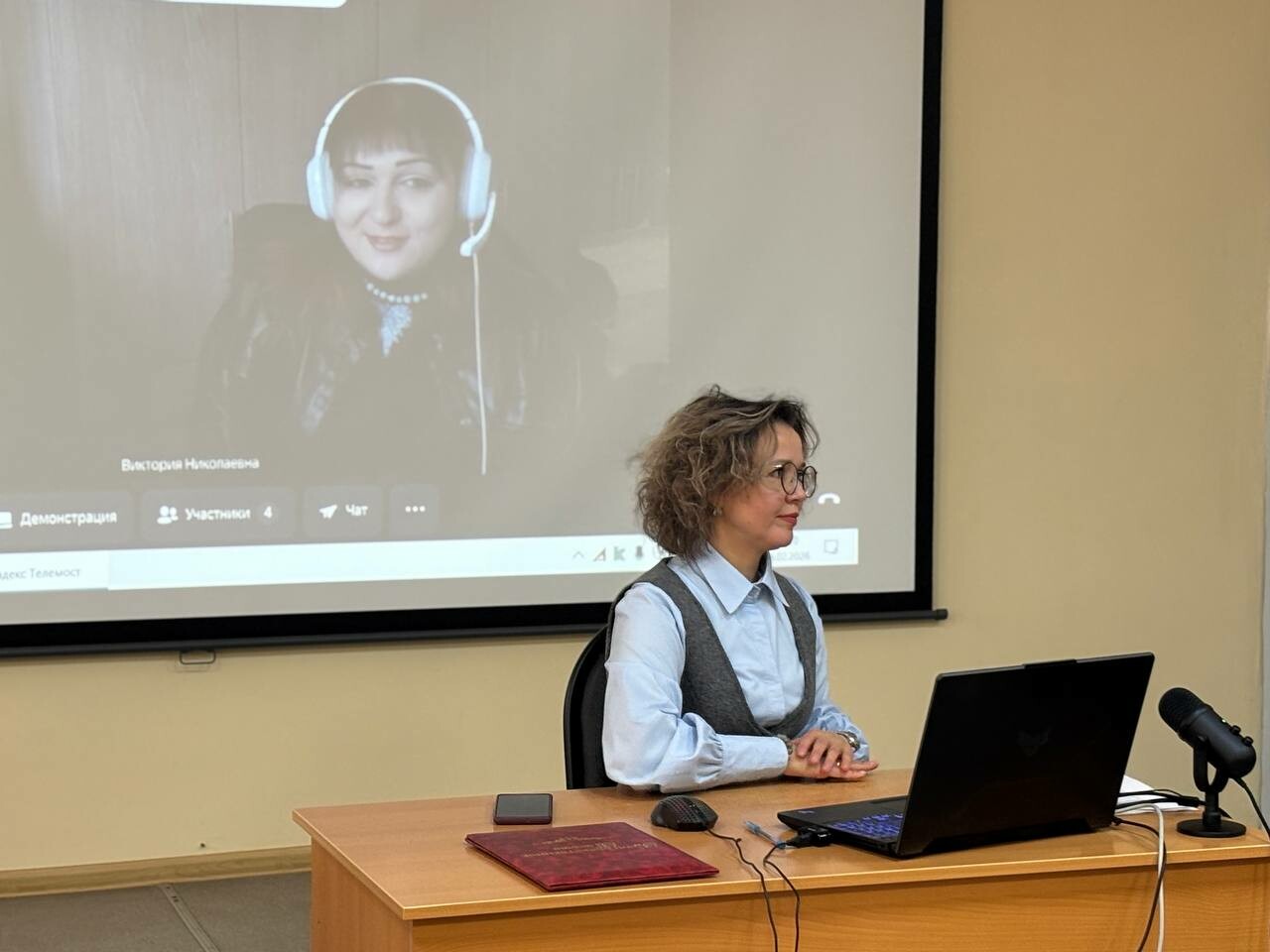 В Астрахани обсудили роль искусства в сохранении культурного наследия