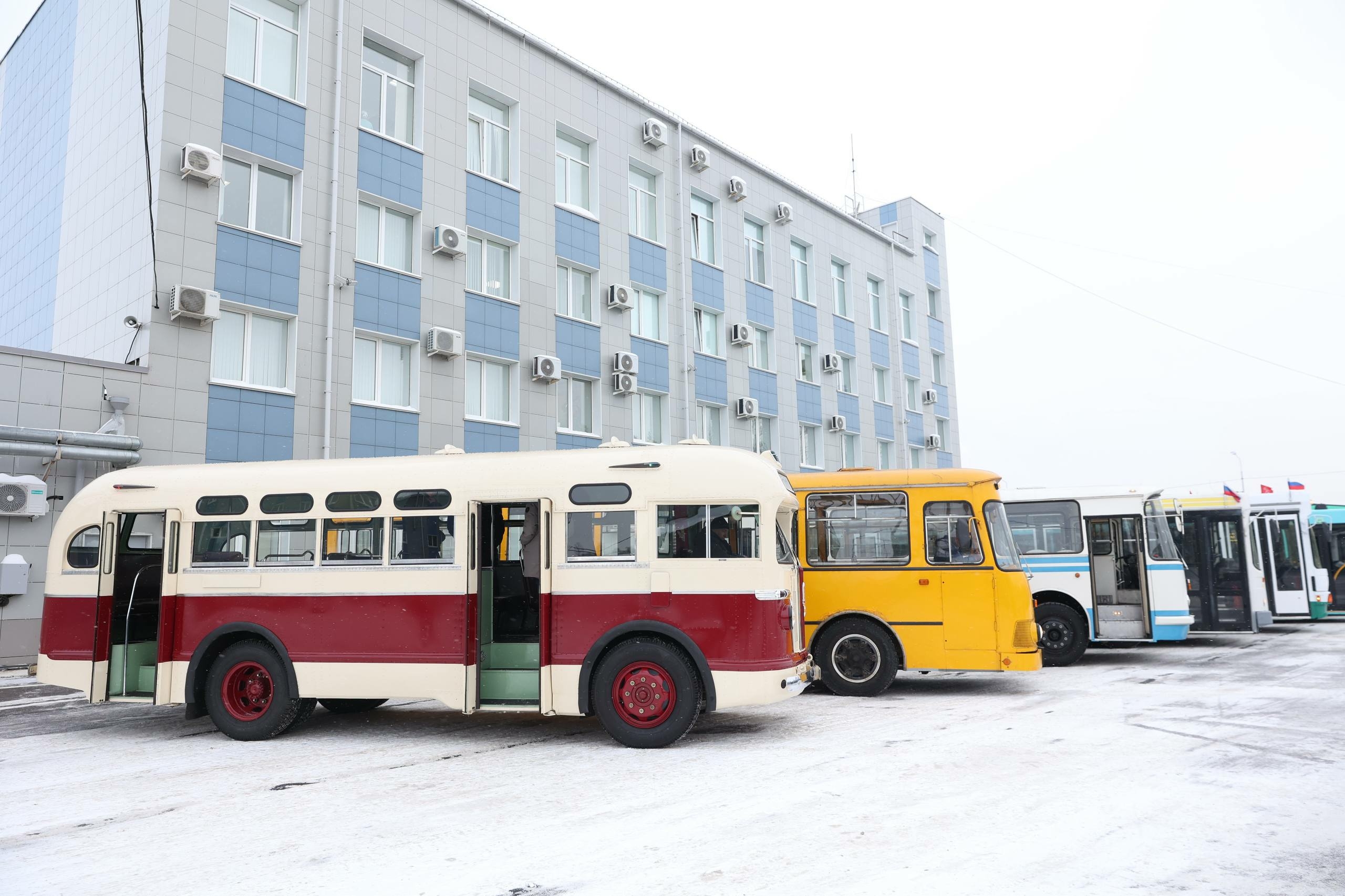 Колпинский автобусный парк отпраздновал 70-летний юбилей