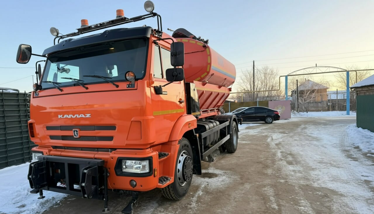 Ахтубинск получил новую многофункциональную коммунальную технику