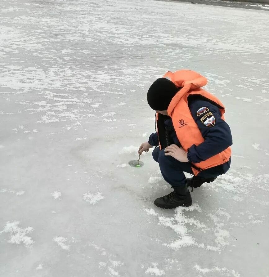 Лед на водоемах Астрахани достигает 28 см, но опасен для людей