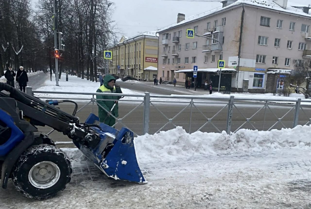 Спецтехнику Великого Новгорода подготовили к предстоящим снегопадам
