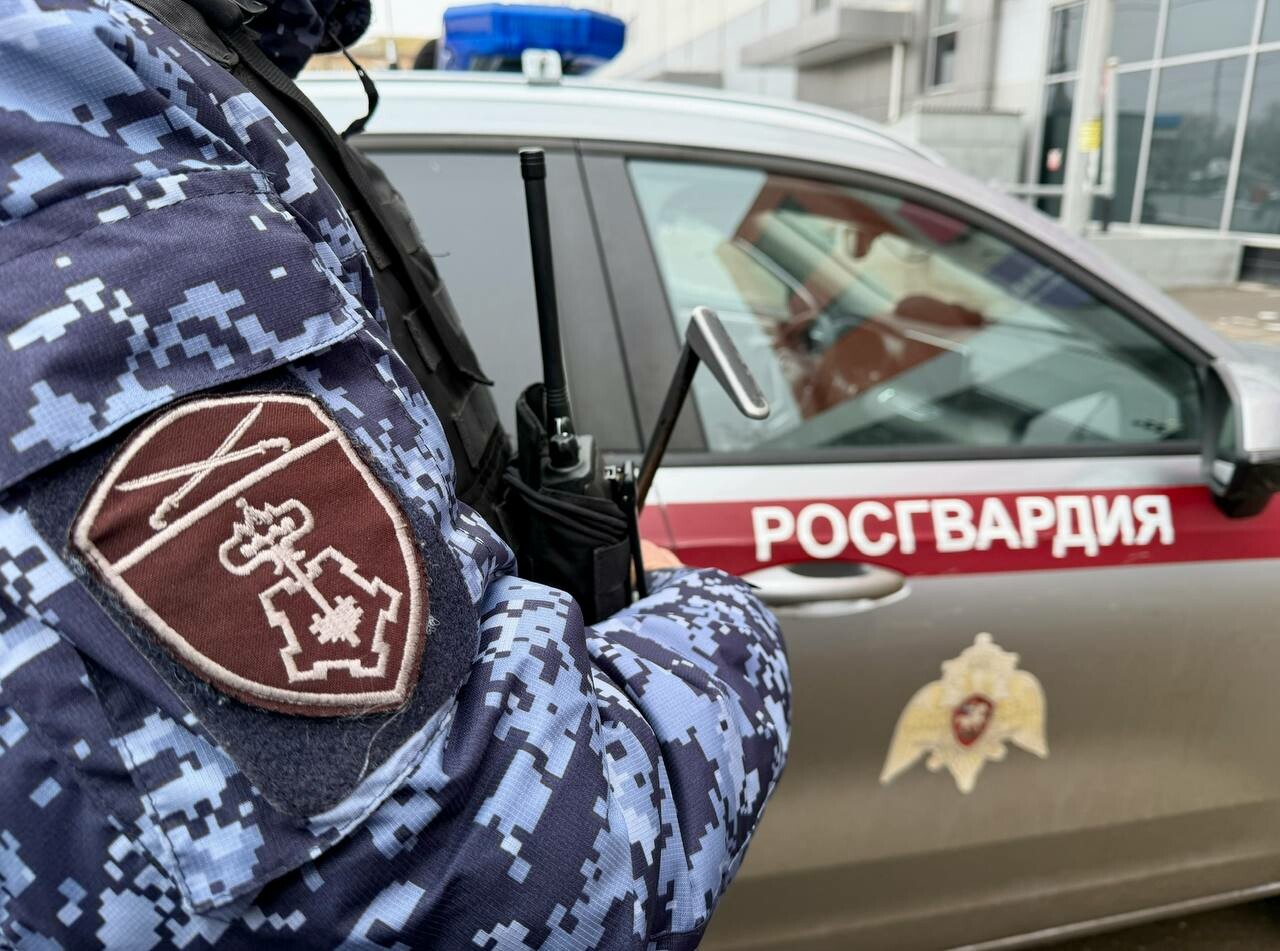 Росгвардейцы предотвратили незаконное проникновение в астраханский ТЦ