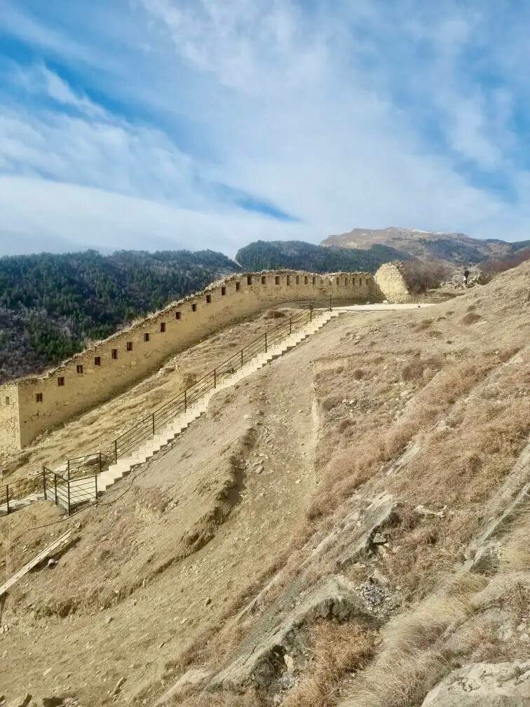 В Дагестане благоустроили тропу к исторической крепостной башне