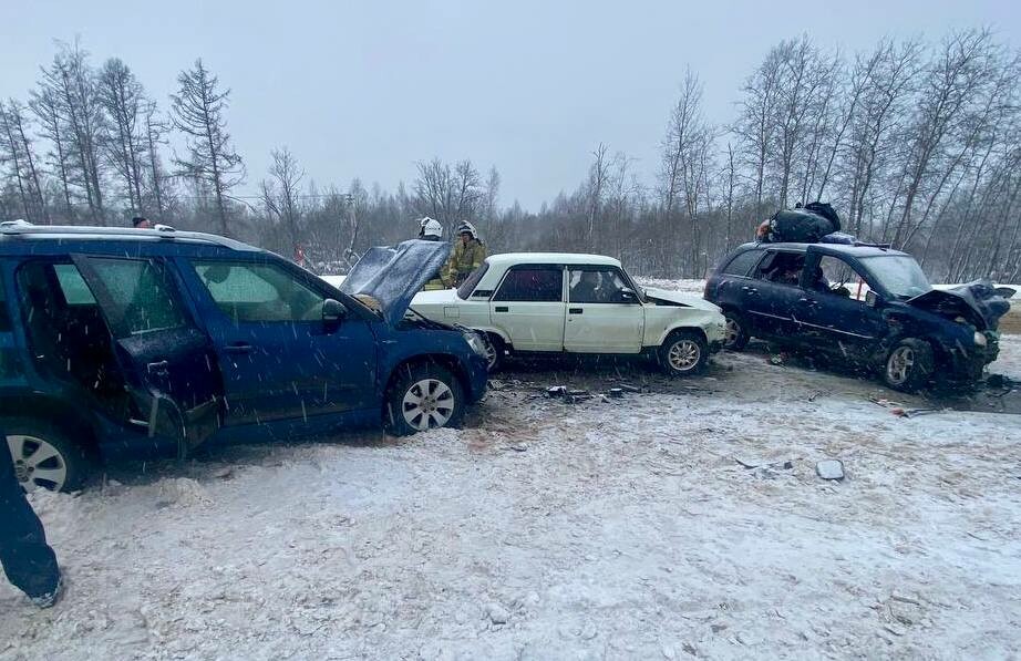 В Новгородской области за сутки в ДТП погиб человек и шестеро пострадали