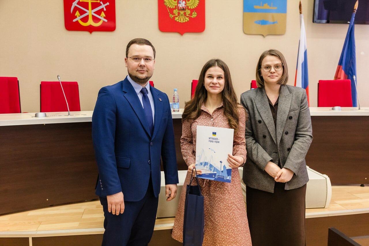 Сертификаты на улучшение жилищных условий вручили 32 молодым мурманским семьям