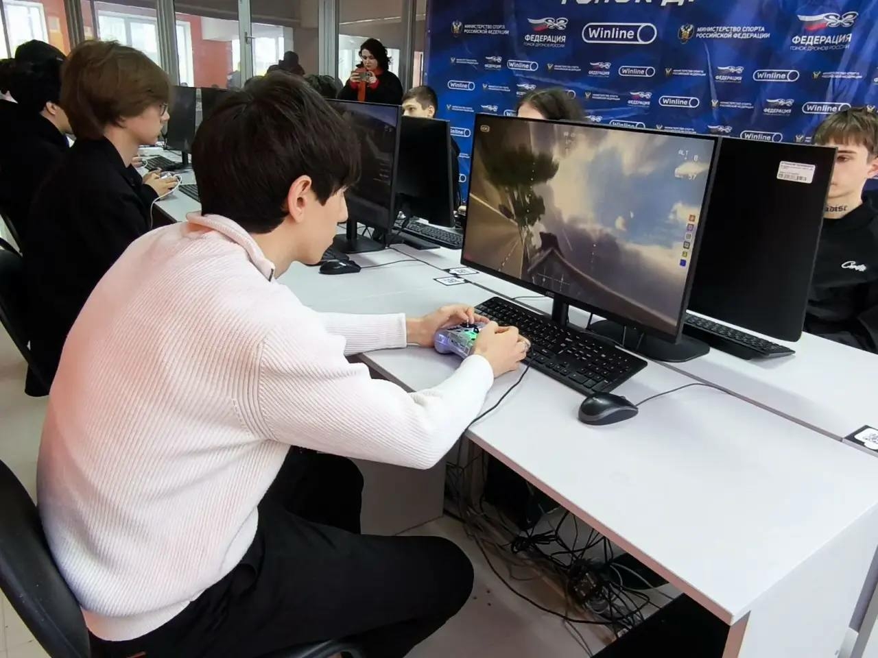 Астраханские студенты соревнуются в гонках дронов