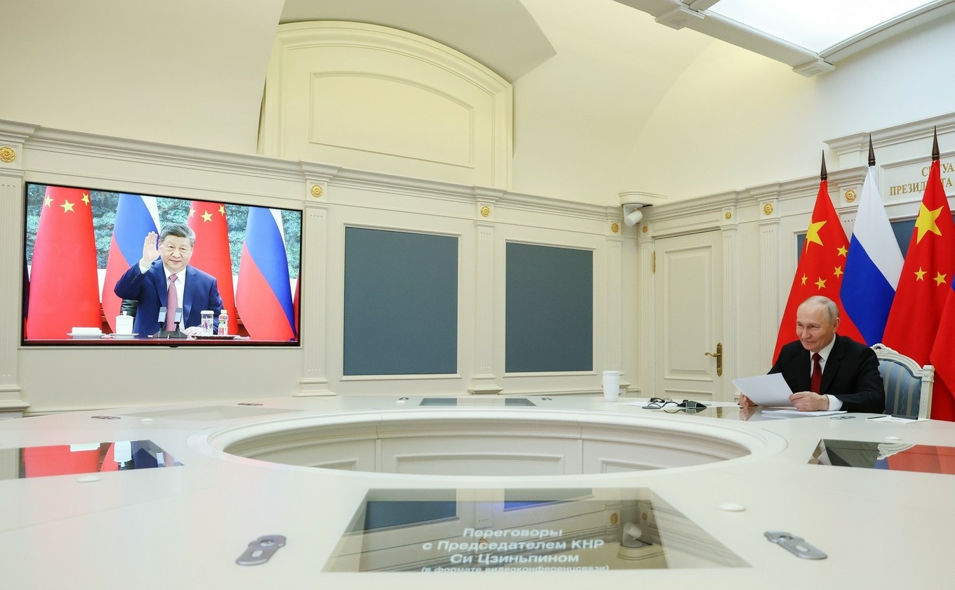 Владимир Путин и Си Цзиньпин провели разговор по видеосвязи