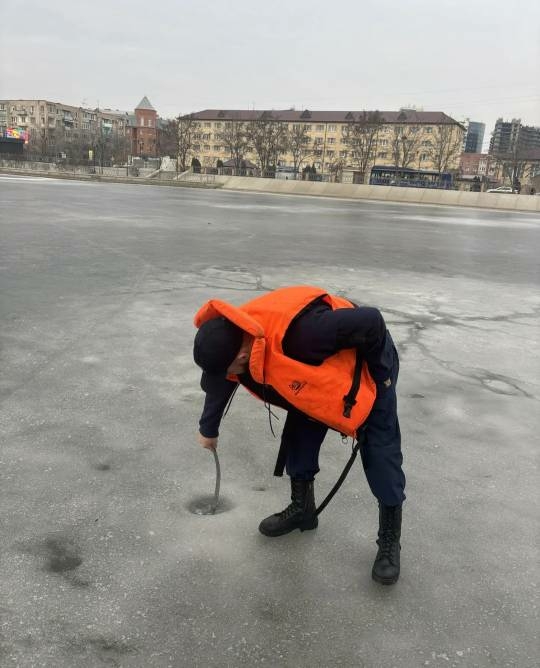 Астраханцев призвали не выходить на лед