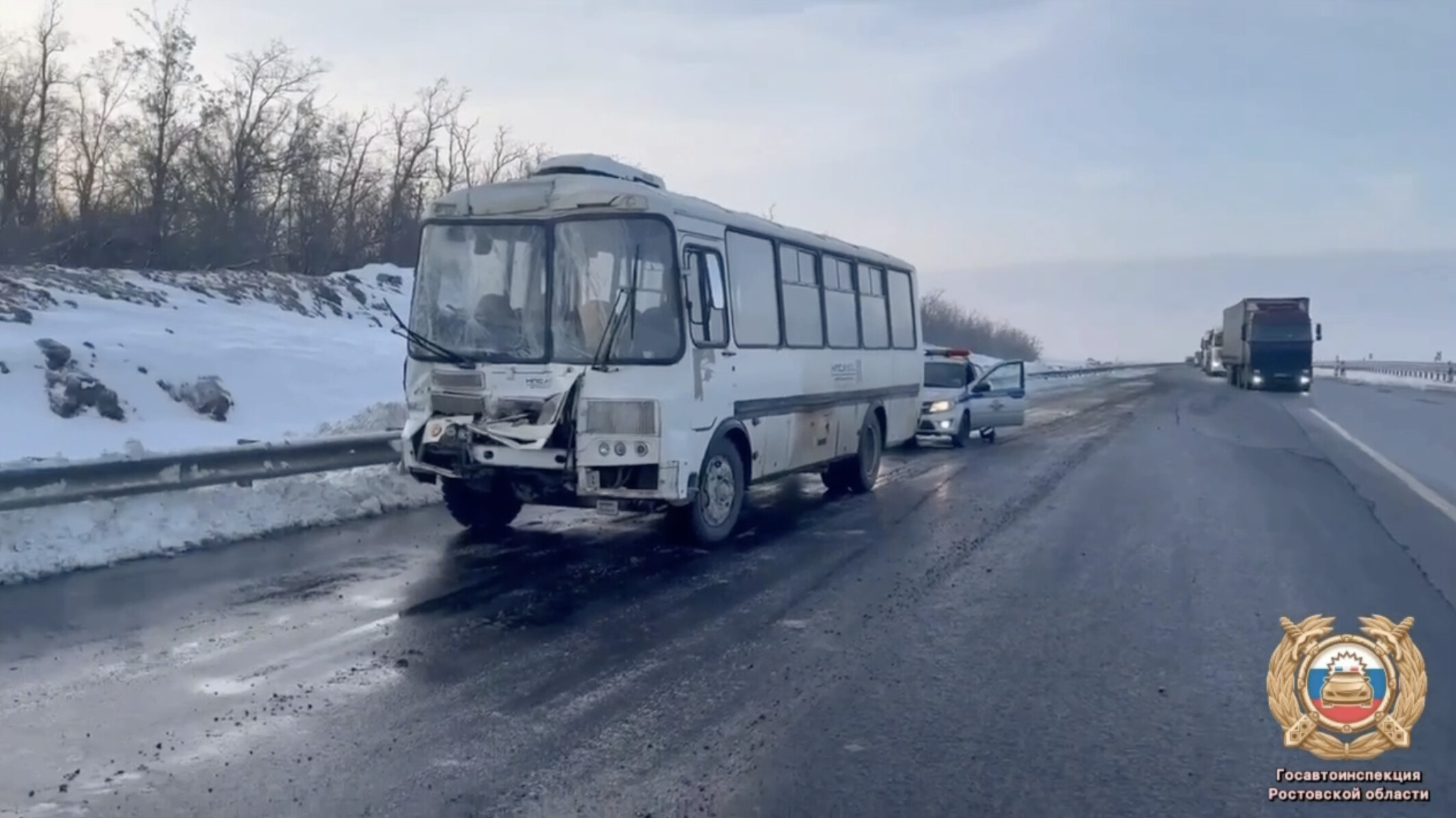 Два человека пострадали в ДТП с автобусом на трассе М-4 «Дон» под Ростовом