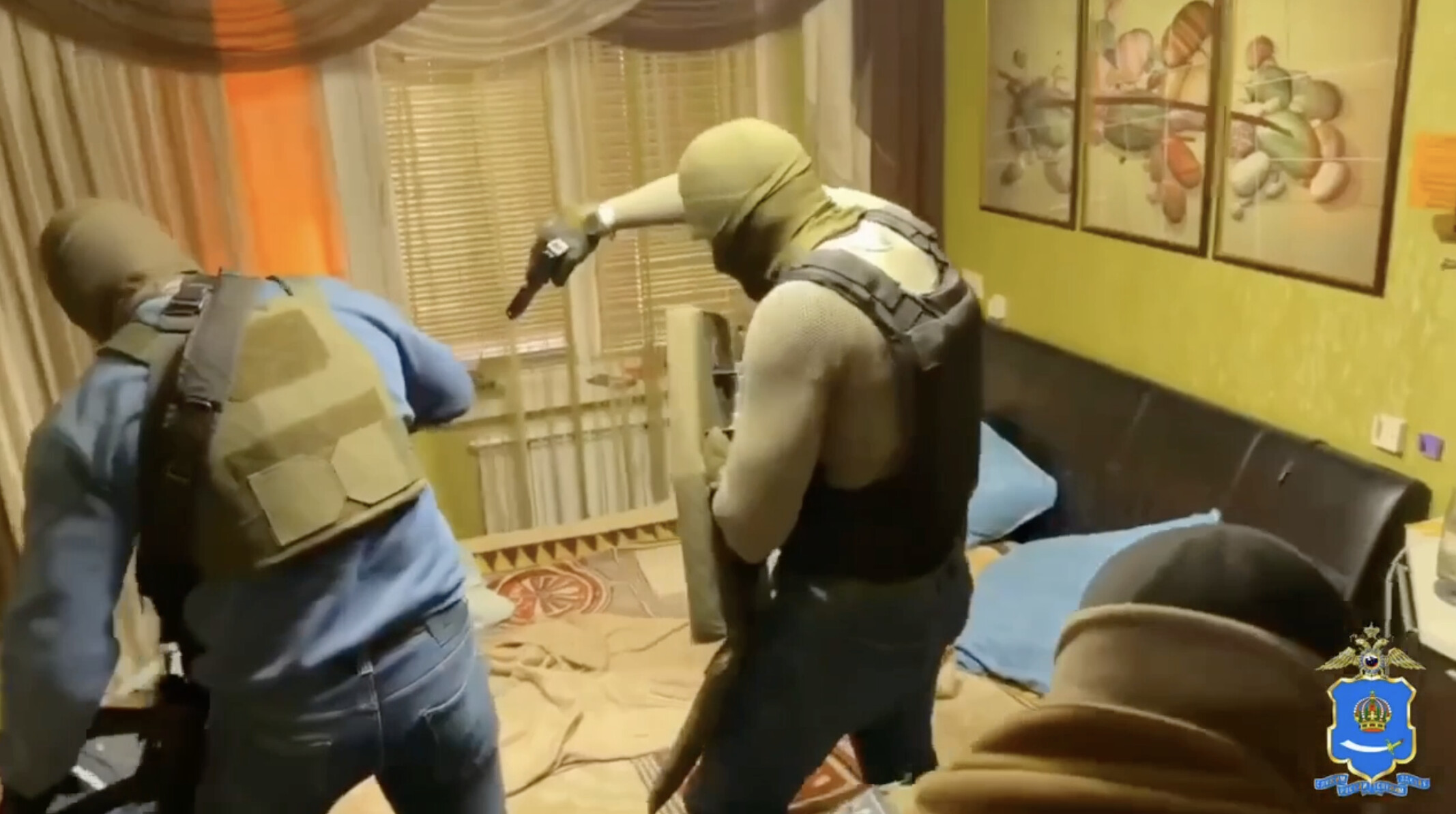 Астраханские киберполицейские задержали троих участников схемы с сим-боксами