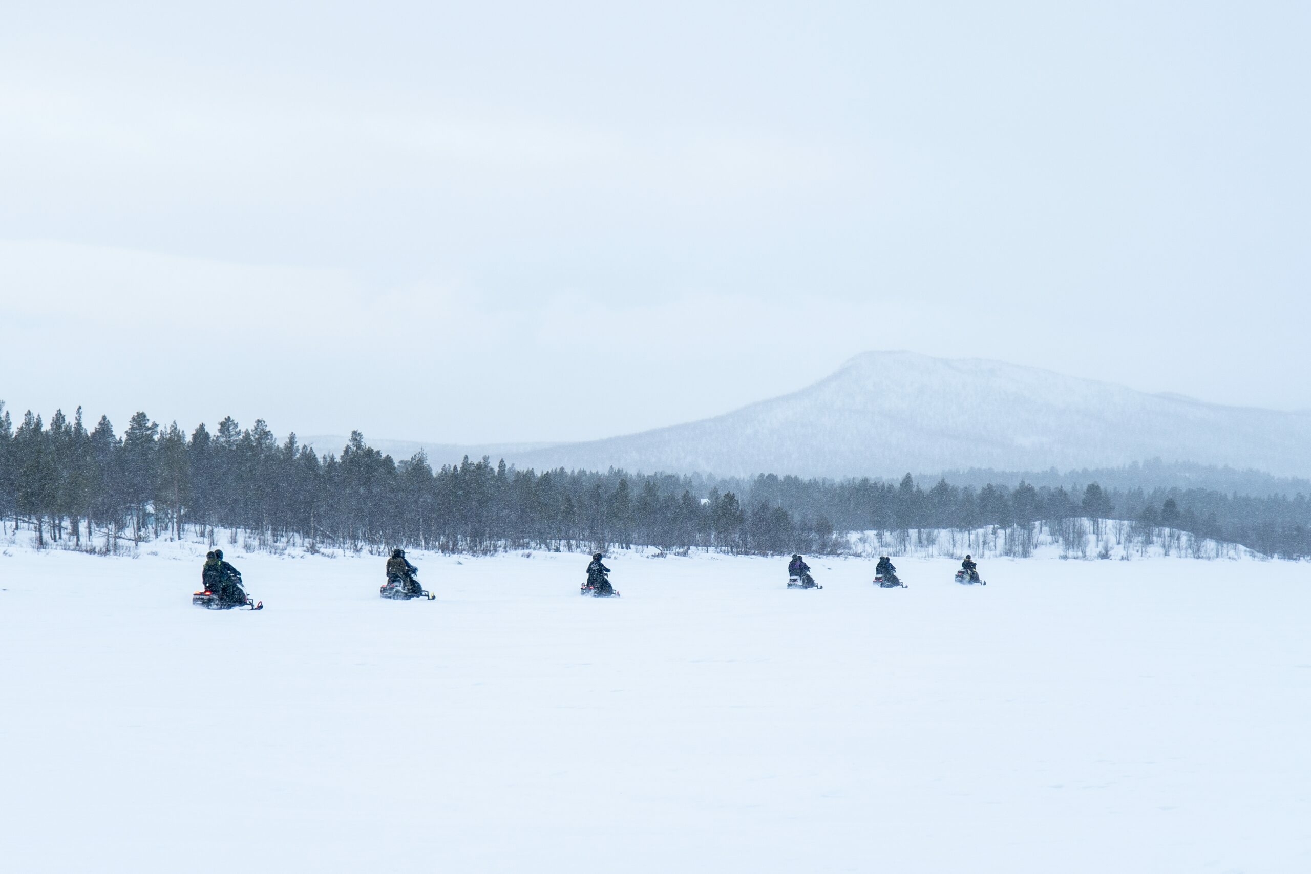 Туристы уехали кататься на снегоходах и исчезли