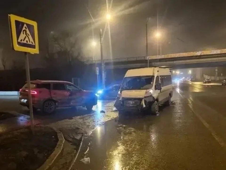 В Астрахани столкнулись Chery и Fiat, пострадала девочка