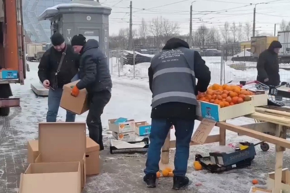 В Петербурге за два месяца снесли десятки незаконных ларьков