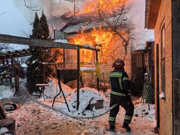 Шесть человек спасли за сутки после аварий в Ленобласти