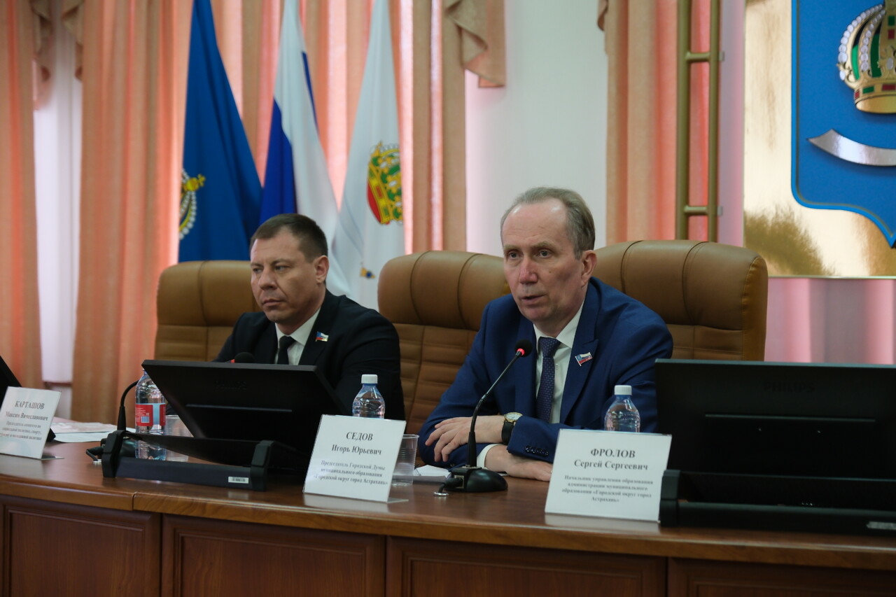 Игорь Седов принял участие в заседании Молодежного парламента Астрахани