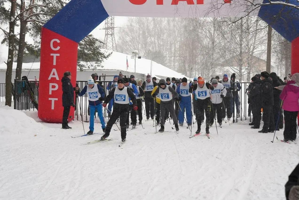 В Ярославле начальники полиции встали на лыжи