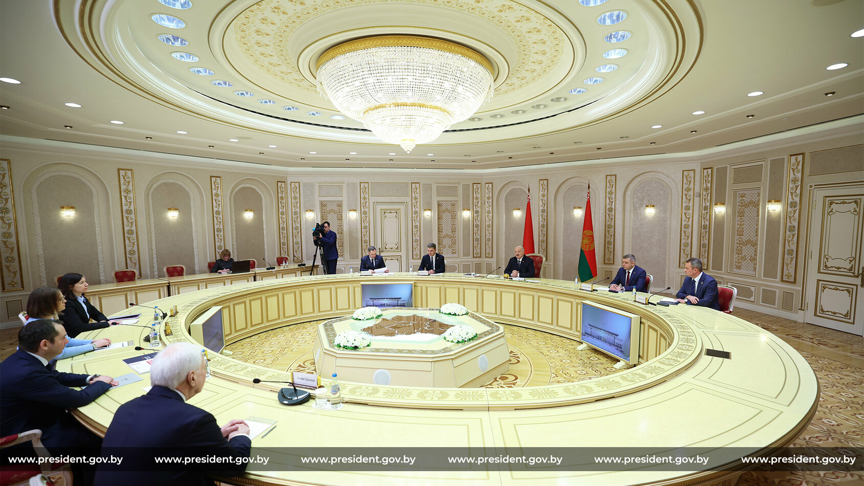 Лукашенко предложил Чибису создавать совместные предприятия с Беларусью