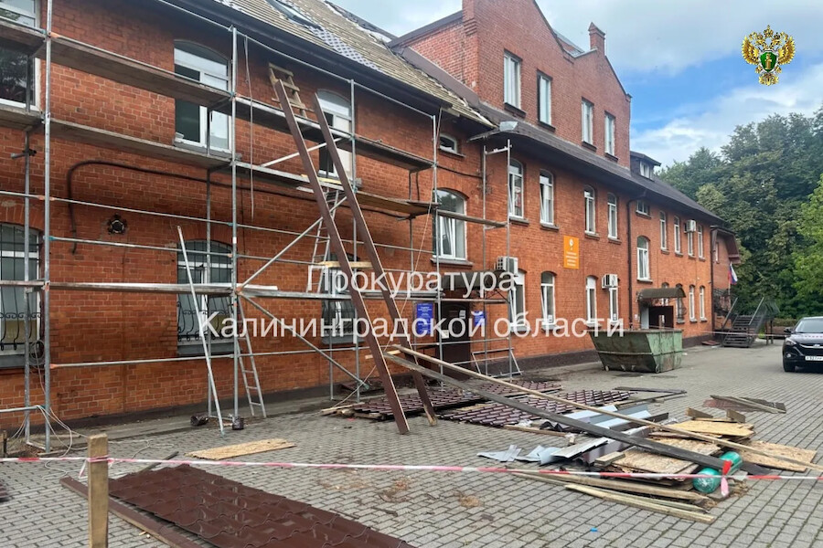 Стационар Гурьевской больницы закрыли из-за протечки отремонтированной крыши