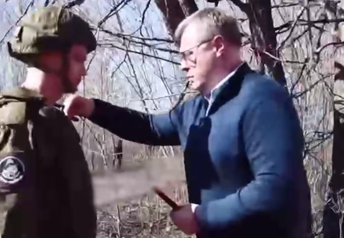 Губернатор передал астраханцам в зоне СВО автомобиль