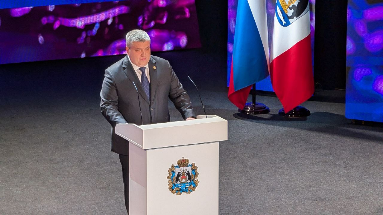 Дронов рассказал в послании о новых программах поддержки водителей автобусов и педагогов