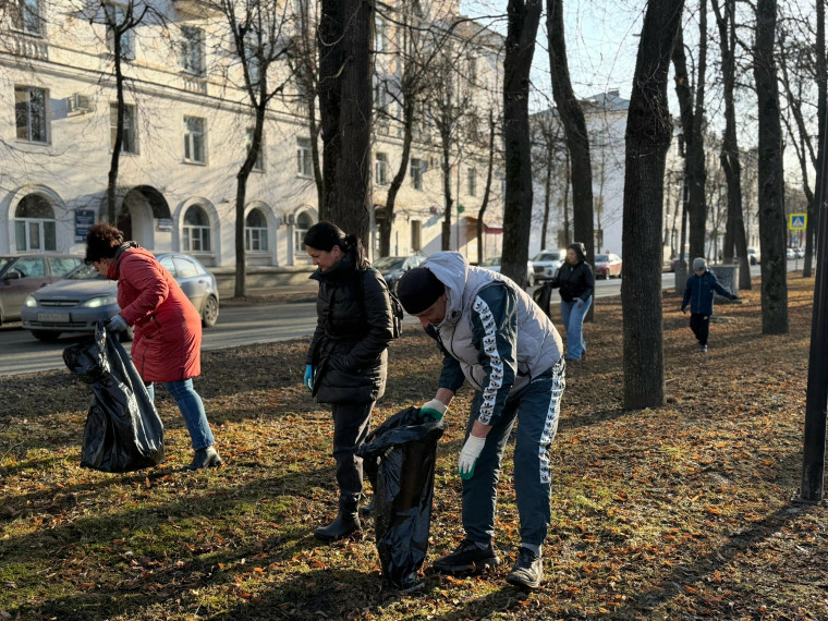 В Великом Новгороде более 300 человек приняли участие в весеннем субботнике