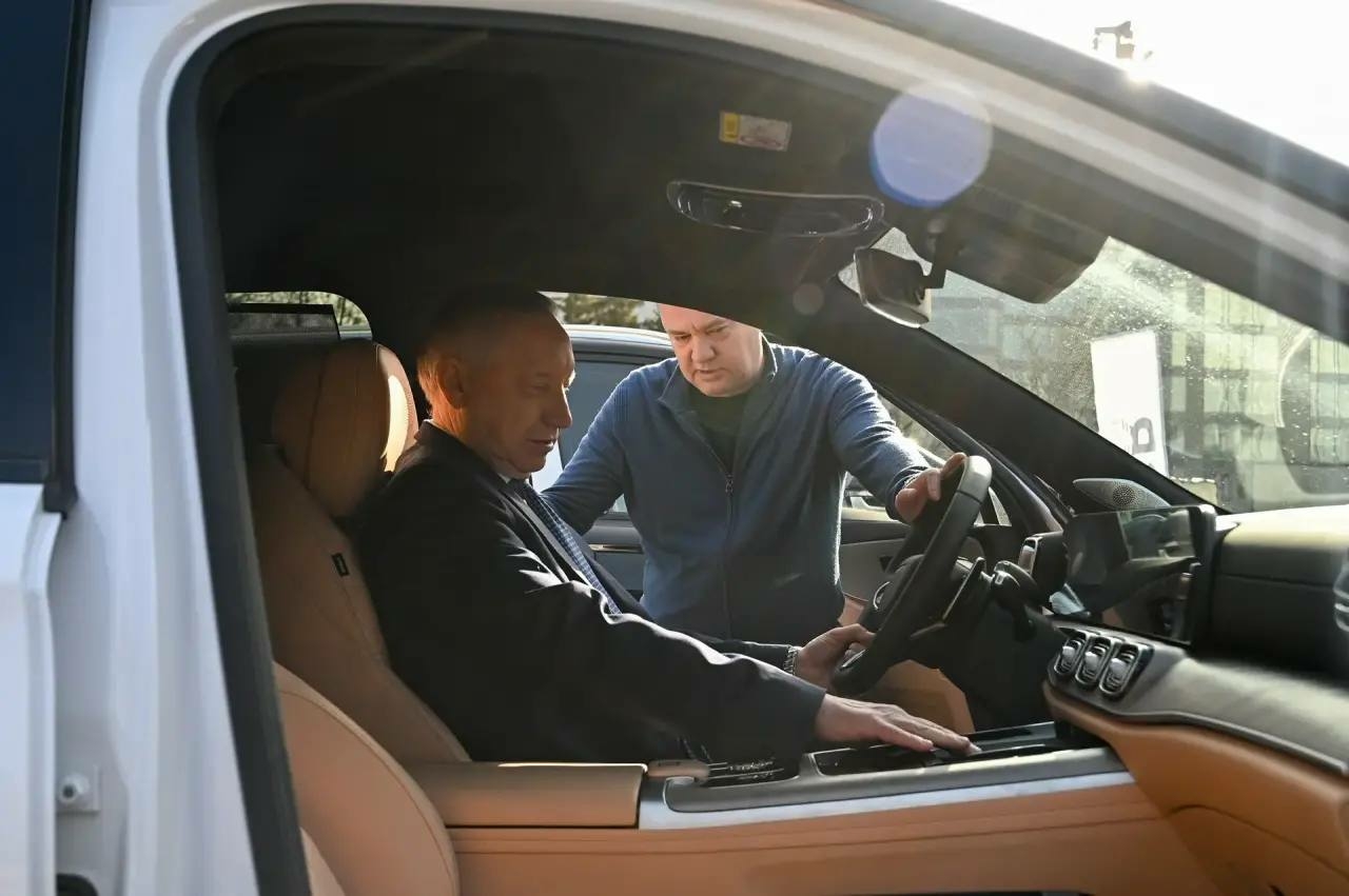 Беглов оценил перспективы выпуска новых автомобилей JELAND