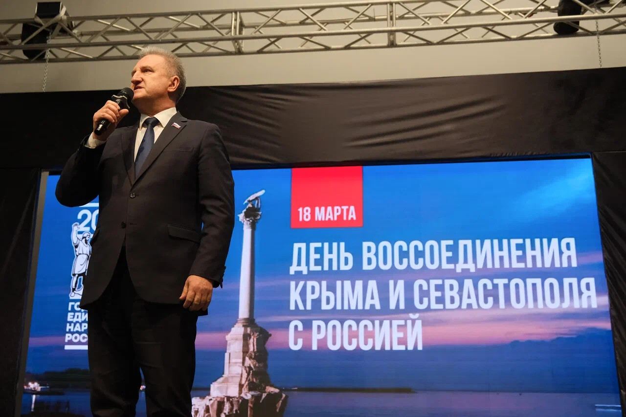 Депутаты Думы Астраханкой области поздравили с Днем воссоединения Крыма с Россией 