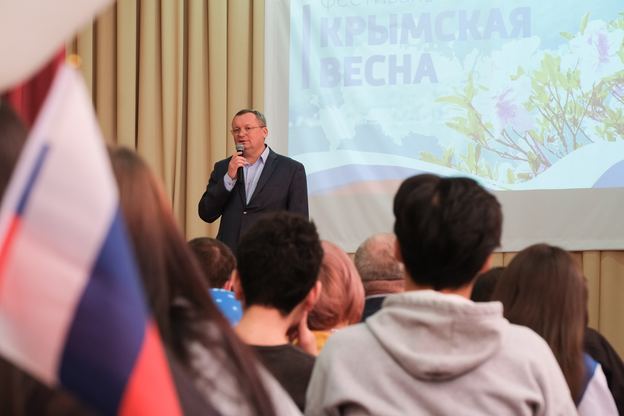 Игорь Мартынов поздравил камызякцев с 12-летием воссоединения Крыма с Россией