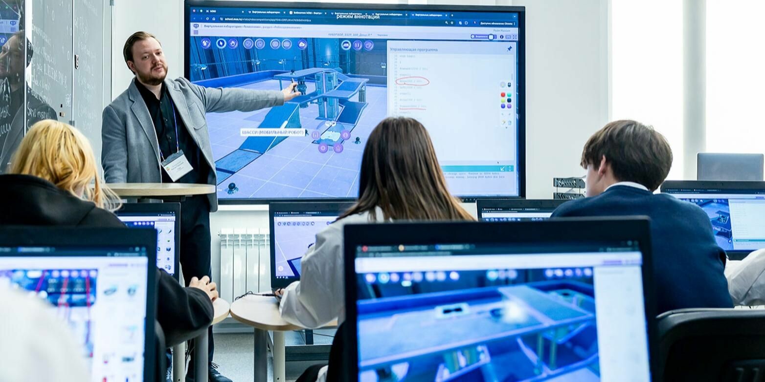 В Москве три тысячи учителей пройдут обучение по работе с нейросетями