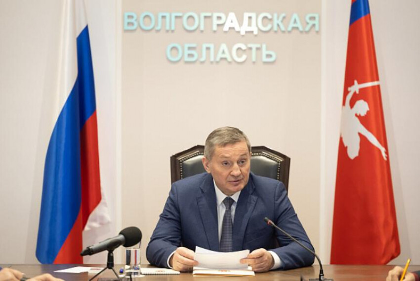 Бочаров поручил отремонтировать дороги Волгоградской области до мая