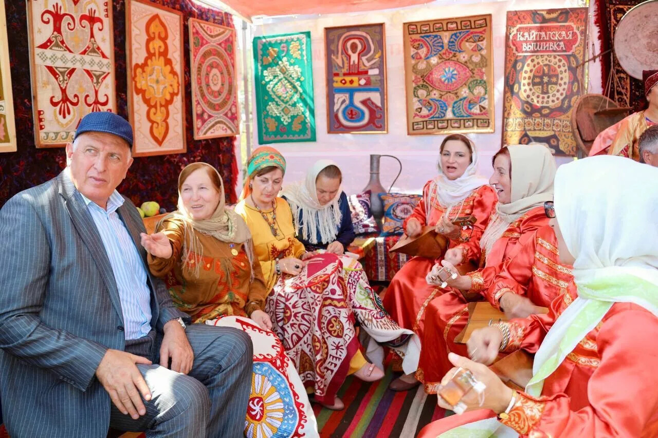 Абдулмуслимов поздравил работников культуры Дагестана с праздником