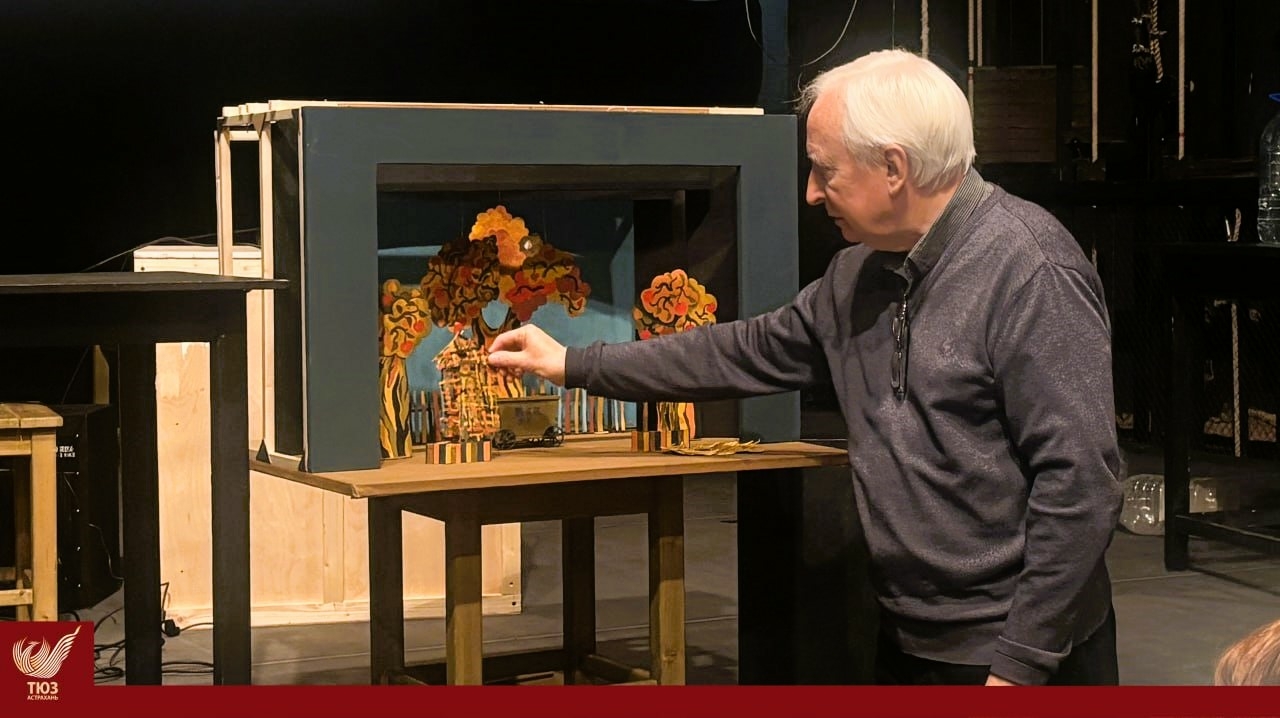 «Три поросенка» приедут в гости к астраханцам прямо в школу